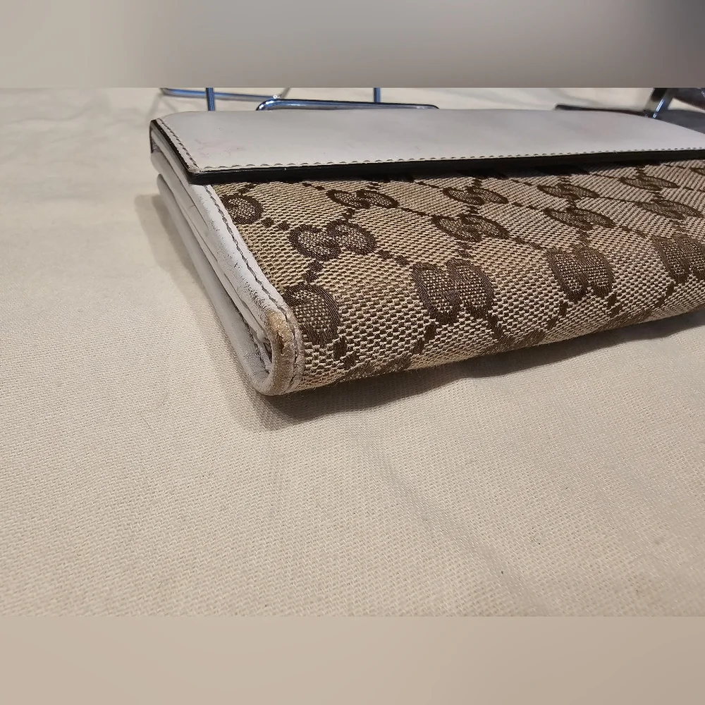 Vintage Gucci Wallet with Heart Detail - Picture 8 of 15
